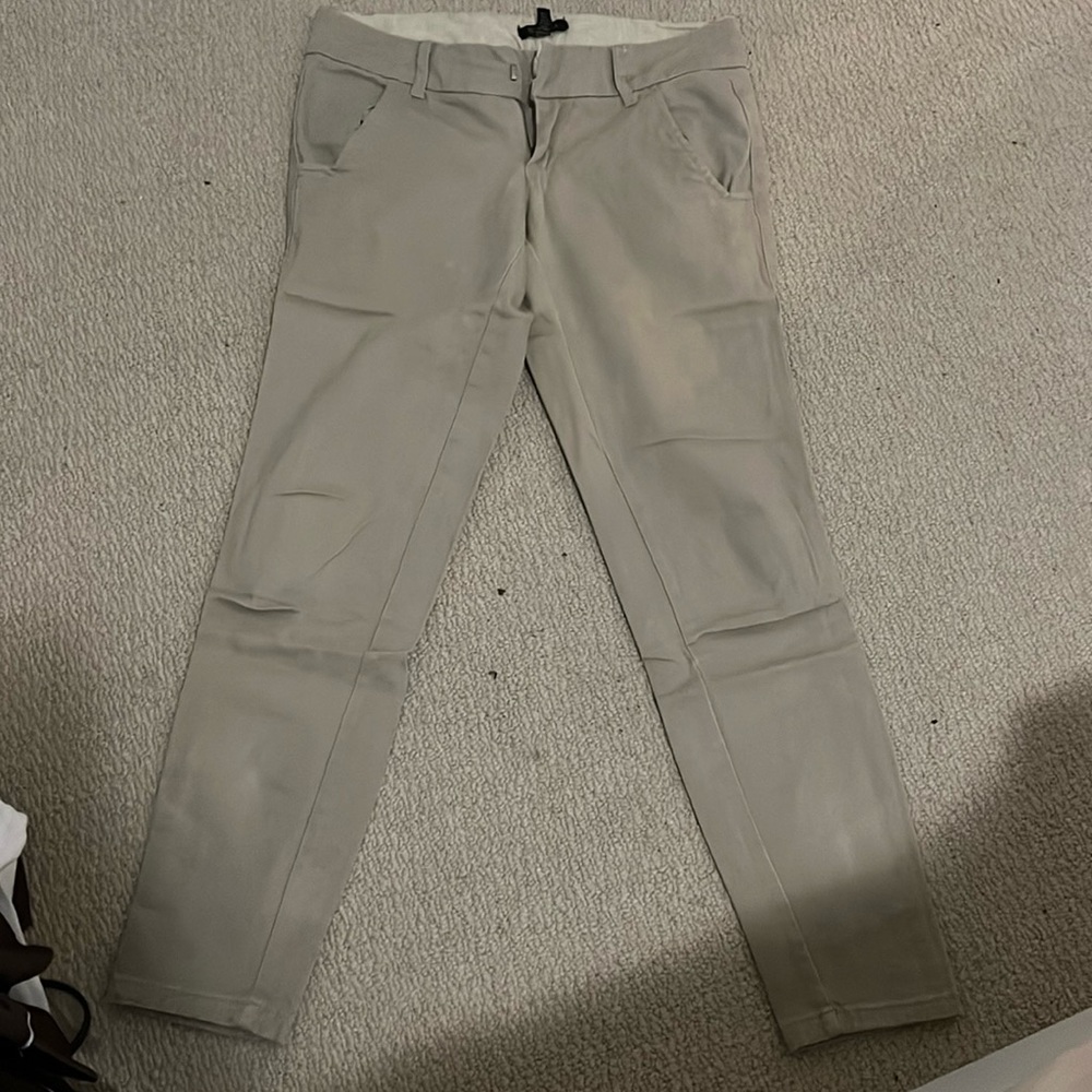 Khaki cropped trousers